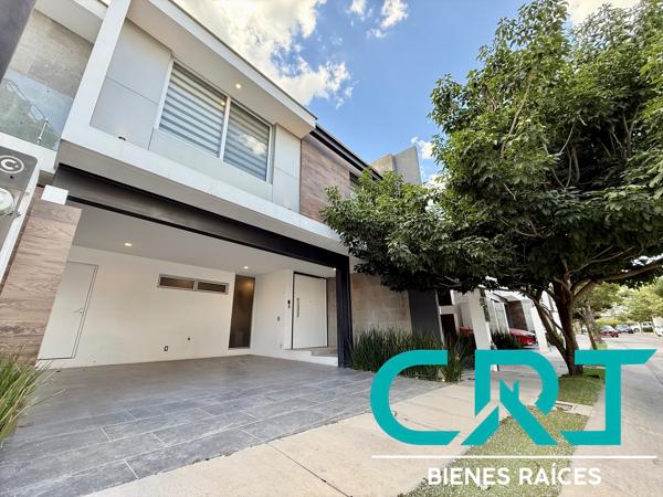 Casa Amueblada en Renta en Lomas Punta del Este con Terraza y Acceso Controlado