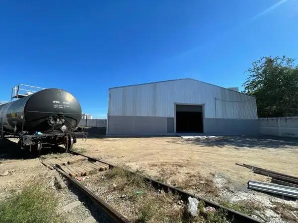 Bodegas en renta superficie disponible 2600 m² bodegas desde 200 hasta 600 m² Bodegas en renta superficie disponible 2600 m² bodegas desde 200 hasta 600 m²