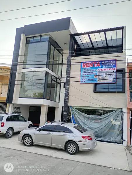 Renta de Edificio Comercial en Avenida 20 de Noviembre, Poza Rica