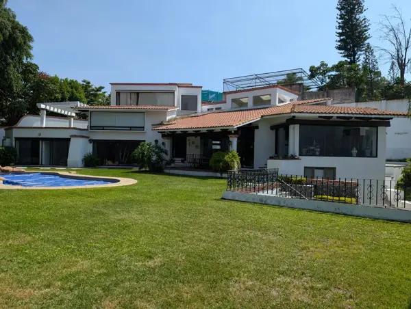 VENTA DE CASA EN FRACCIONAMIENTO SUMIYA