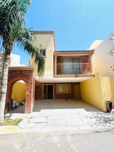 Casa en fraccionamiento cerrado con alberca, 2 plantas, 3 recámaras y cochera para 2 autos Casa en fraccionamiento cerrado con alberca, 2 plantas, 3 recámaras y cochera para 2 autos