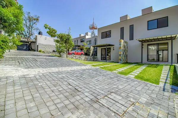 Casa en condominio ; Cuernavaca. Con jardín propio.