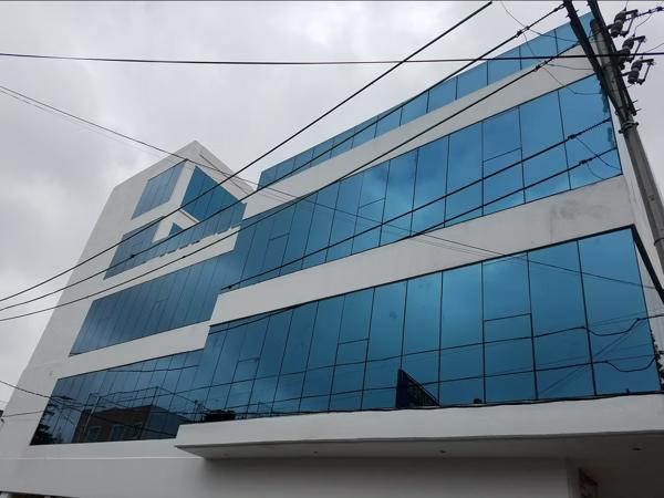 Edificio Corporativo en venta, Esquina – Oficinas, Clínica y Local Comercial