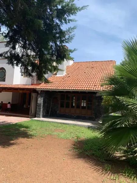 VENTA DE CASA CON HUERTO Y SALON DE FIESTAS EN EL PUEBLITO   VC08