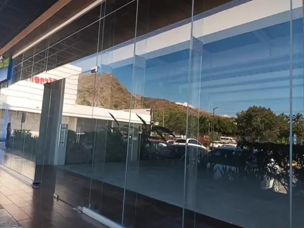 Renta de Locales  Comerciales  dentro de  Plaza Paseo Zihuatanejo, Guerrero