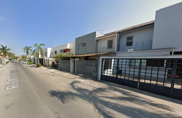 CASA EN VENTA EN FLUVIAL VALLARTA-JAL