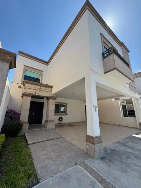 Residencia Exclusiva en Venta frente a parque