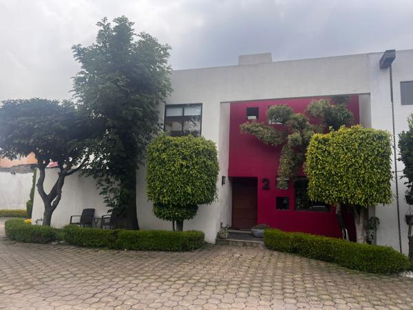 CASA AMPLIA Y MODERNA EN PRIVADA TRANQUILA CON SEGURIDAD RECIÉN REMODELADA