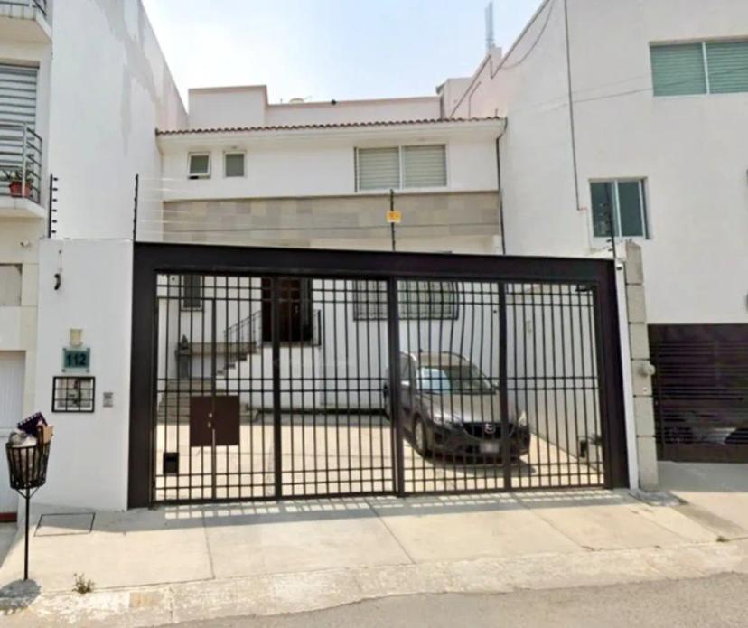 Foto 0 de Casa en Venta en Atizapán de Zaragoza: Amplia Propiedad Habitacional en Las Alamedas | Id nn-xs1000333