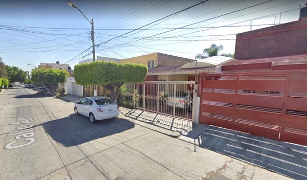CASA EN VENTA EN LA CALMA, ZAPOPAN-JAL