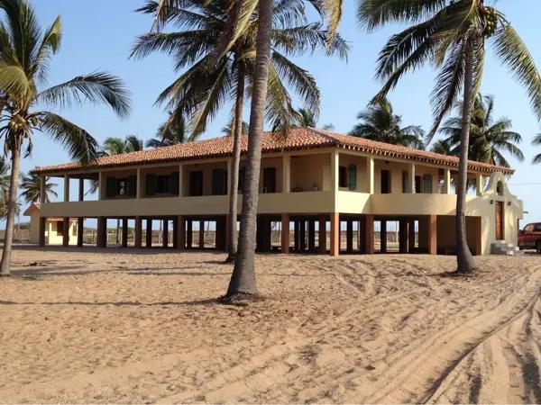 Hermosa casa a pie de tranquila playa... Hermosa casa a pie de tranquila playa...