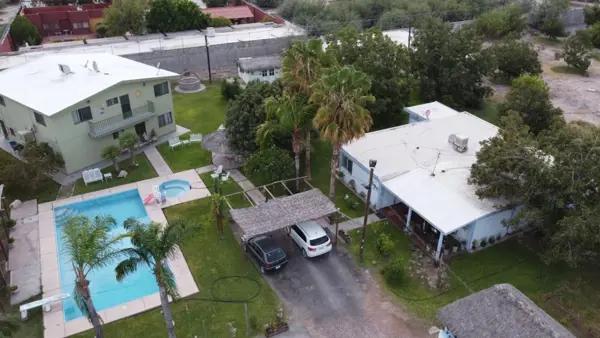 TERRENO EN VENTA, CON 4 CASAS Y ALBERCA
