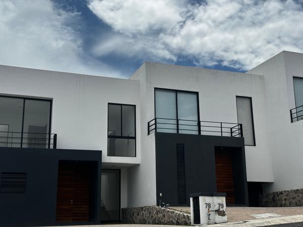 Casa en Condominio con Terraza y Jardín Interior en Zibatá, Querétaro