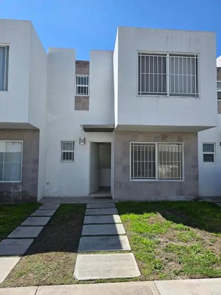 Casa de 2 plantas, condominio mapache paseos del bosque