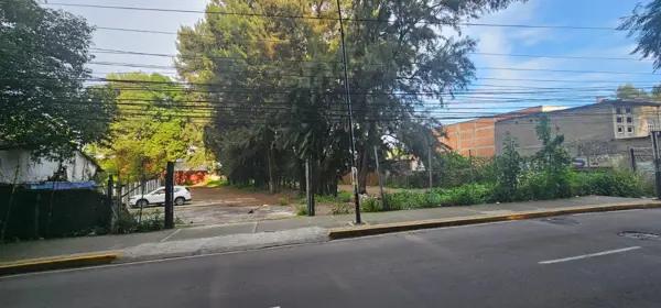 TERRENO COMERCIAL CON FRENTE AMPLIO