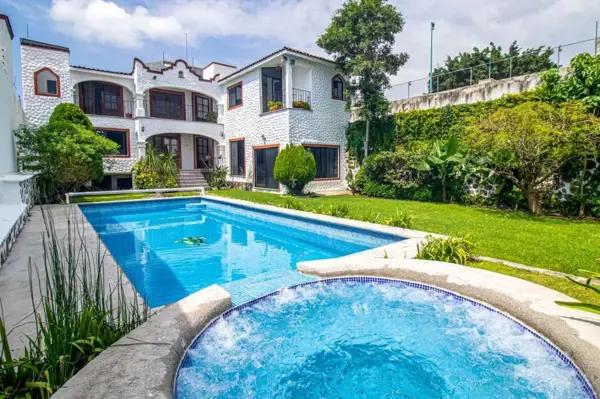 Venta de casa en fraccionamiento; Temixco.