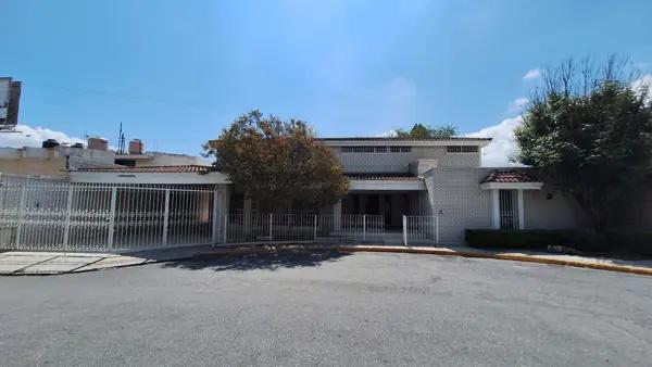 Residencia en  renta 5 recamaras en privada