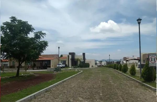 RESIDENCIAL HACIENDAS DE TEQUISQUIAPAN
Exelente Terreno 250.00M2 FRENTE JARDIN
CREDITO BANCARIO RESIDENCIAL HACIENDAS DE TEQUISQUIAPAN
Exelente Terreno 250.00M2 FRENTE JARDIN
CREDITO BANCARIO