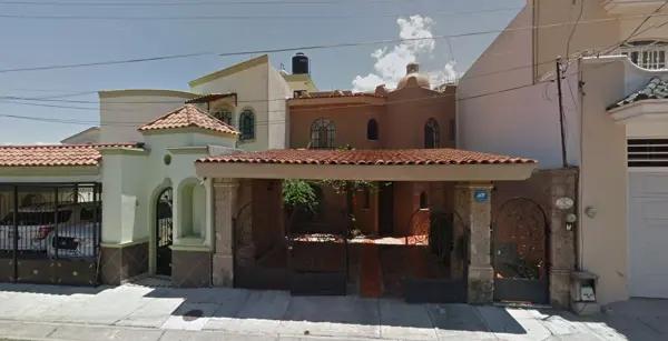 CASA EN VENTA EN LAS BRISAS, TEPIC, NAYARIT.