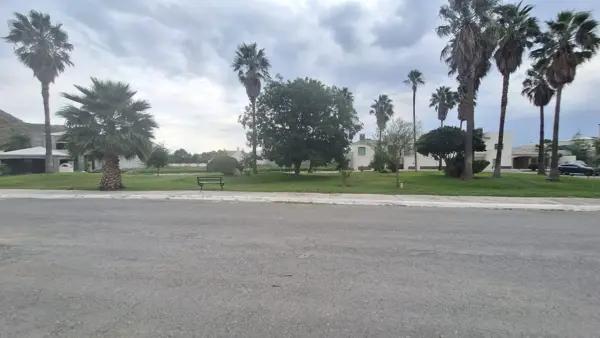 En Country Club 562.8 m2 frente a àrea verde