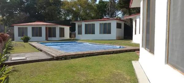 Venta de terreno con 4 bungalows en Cuernavaca. Venta de terreno con 4 bungalows en Cuernavaca.