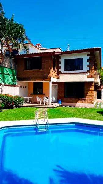 Casa en venta en el Fraccionamiento Burgos Bugambilias con Alberca en Temixco