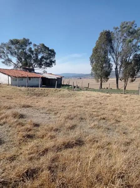 Terreno en venta en Villa Victoria frente a carretera
