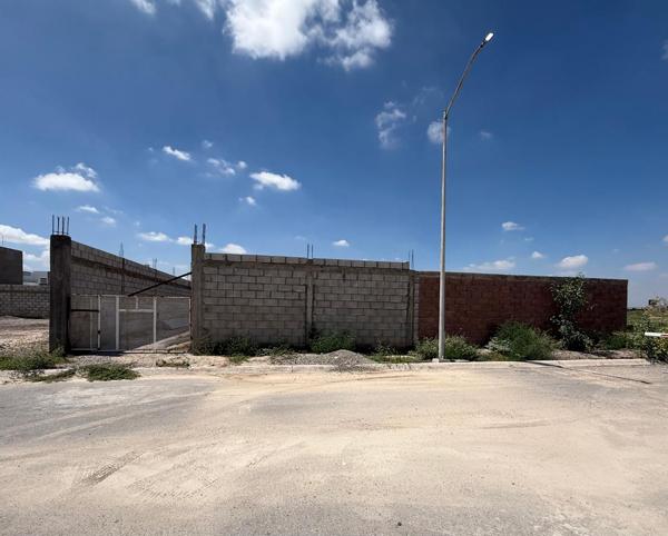 Terrenos contiguos en Zona  Senderos – Excelente ubicación y plusvalía
