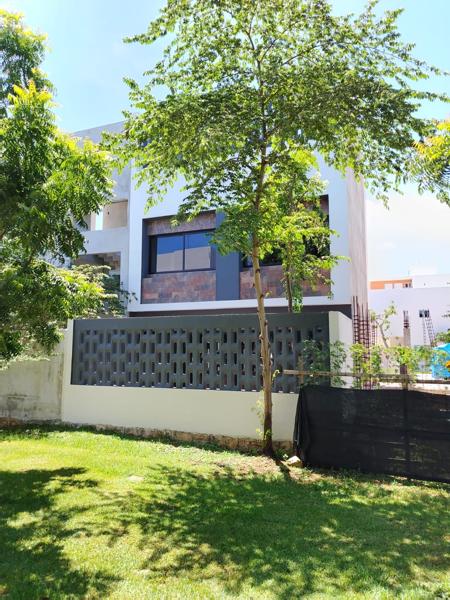 CASA NUEVA EN VENTA EN RESIDENCIAL ARBOLADA  EN CANCÚN Q ROO