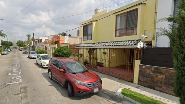 VENDO CASA EN JARDINES COUNTRY CLUB, GDL-JAL