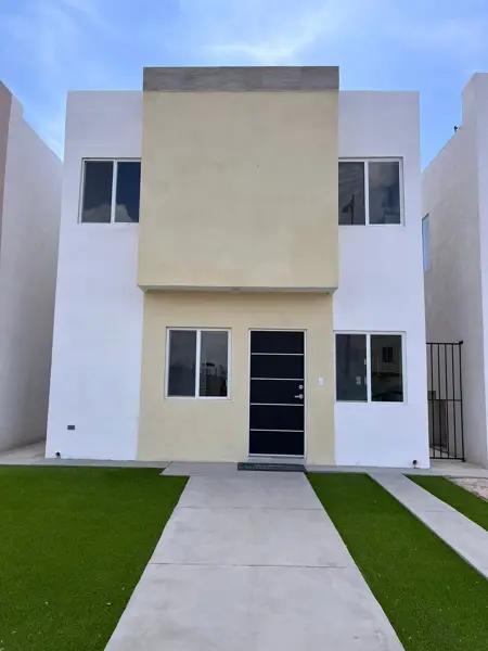 Casa a la venta con recamara en planta baja, a 3 minutos de la UAD