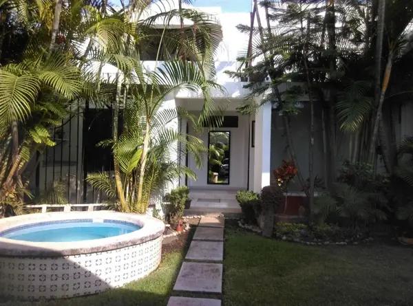 Casa en venta en fraccionamiento ubicada en Temixco.