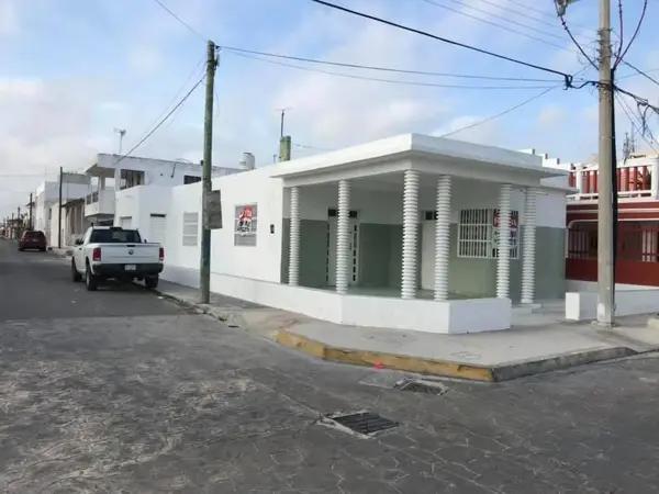 | Casa en la playa a unos metros del malecón de Progreso | | Casa en la playa a unos metros del malecón de Progreso |