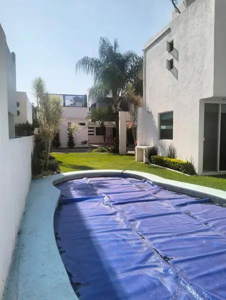 CASA CON ALBERCA PRIVADA  JARDIN Y SEGURIDAD 2 HORAS