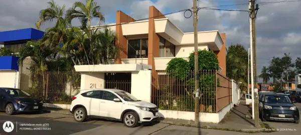 Renta de Casa Climatizada con 5 Recámaras para Oficinas en Colonia Benito Juárez, Poza Rica