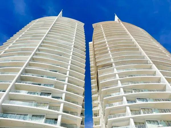 Impresionante Condominio Frente al Mar en Camino al Mar
