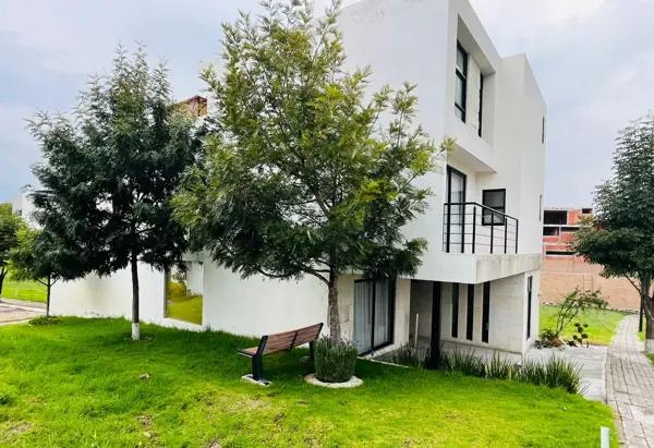CASA EN VENTA EN LOMAS DE ANGELÓPOLIS III, EXCELENTE OPCIÓN CON PRECIO DE PROMOCIÓN