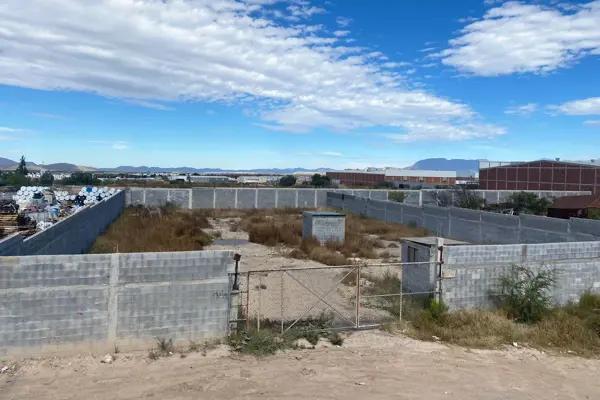 Terreno en VENTA a una cuadra de Blvd. Fundadores Terreno en VENTA a una cuadra de Blvd. Fundadores