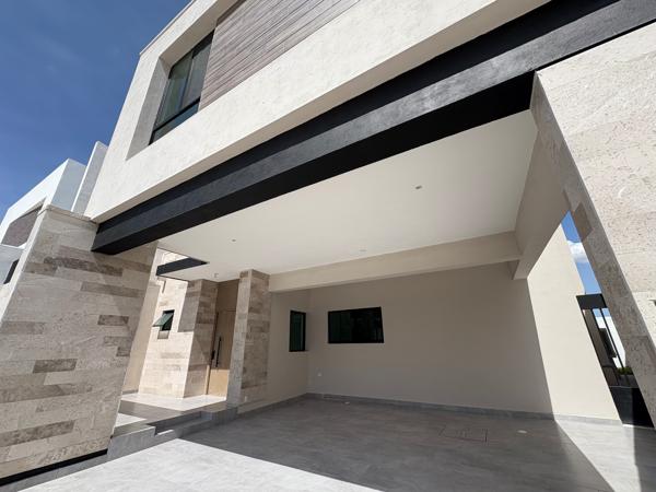 Casa en Venta en Los Viñedos Con Recamara en Planta Baja, Espacios amplios.