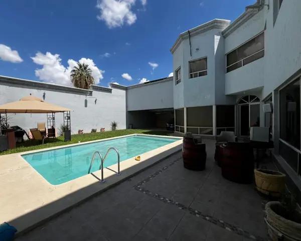 CASA CON ALBERCA EN VENTA RESIDENCIAL CAMPESTRE LA ROSITA