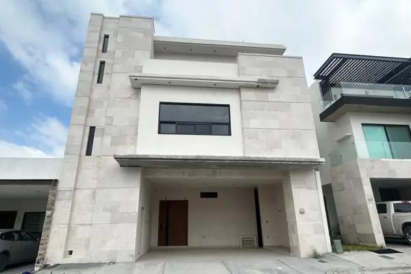 Estrena residencia en VENTA en fraccionamiento Torrealta