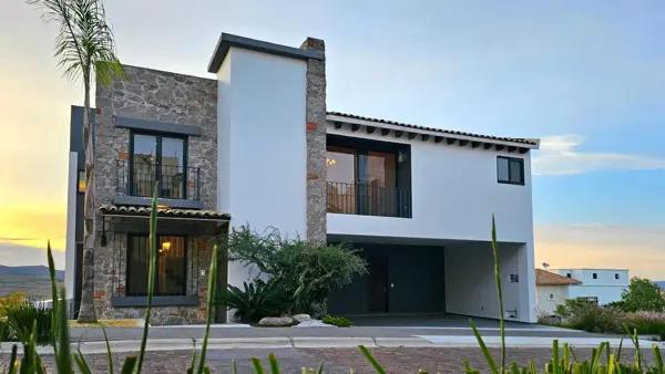 Casa en Venta en Lomas de Angelopolis III, Excelente Acabados con Estilo Mexicano Contemporáneo Casa en Venta en Lomas de Angelopolis III, Excelente Acabados con Estilo Mexicano Contemporáneo