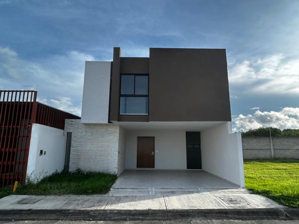 Casa en venta en Lomas del Dorado, 217 m² de terreno + amenidades
