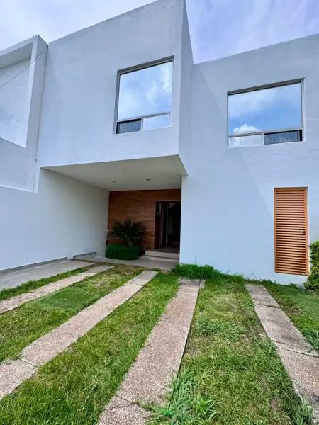 CASA EN RENTA EN JARDINES DE SANTA FE