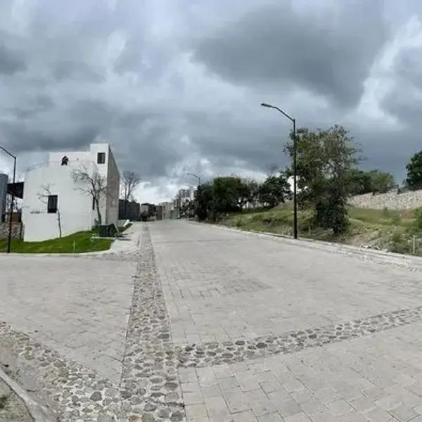 Terreno en Venta $690,000 en Haras del Bosque, Frente a Casa Club