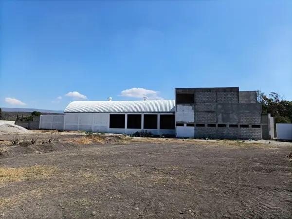 BODEGA DE CON AMPLIO TERRENO EN JOFRE QUERETARO VB06