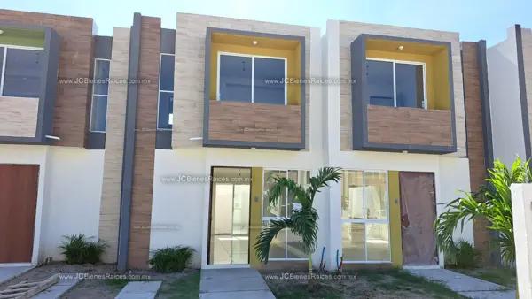 Oportunidad de casa con jardín y espacio para clóset. Ideal para tu familia.
