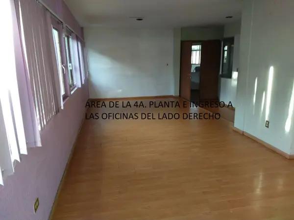 Se vende edificio de cuatro niveles y otra construcción de 2 niveles