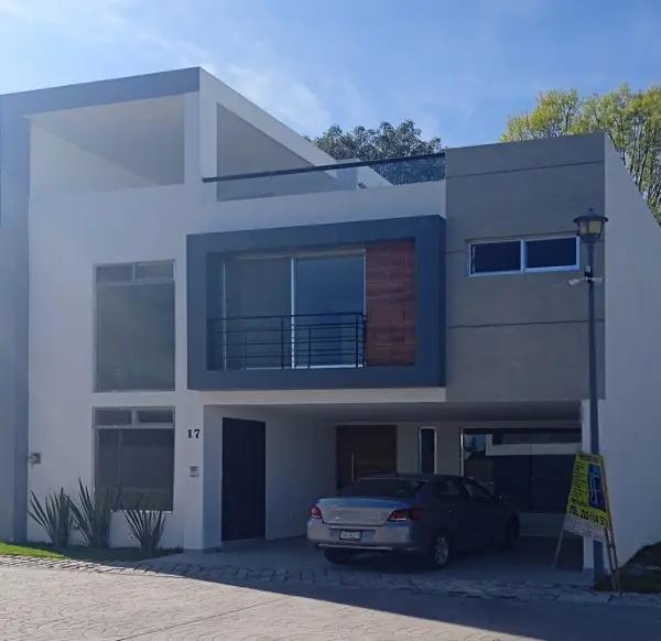 HERMOSA CASA EN ANGELOPOLIS FRENTE A LOMAS