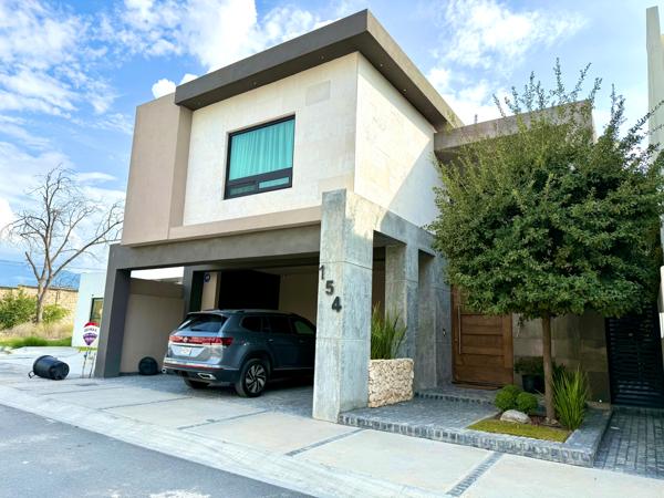 RESIDENCIA EN VENTA EN SALTILLO!!!